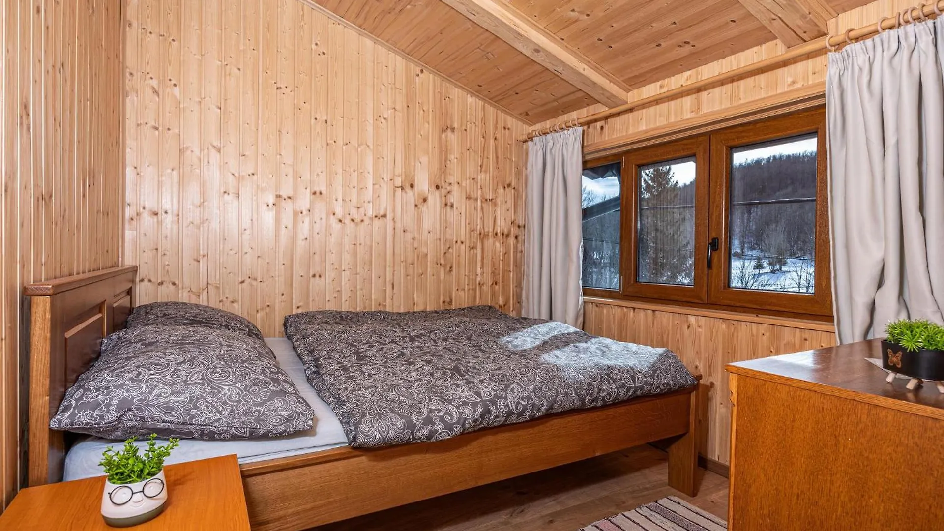 4 Bedroom Nice Home In Begovo Razdolje Holiday home